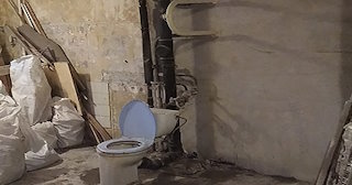Демонтаж сантехкабины в панельном доме - цена от 1023 рублей | Сварной-Чрк